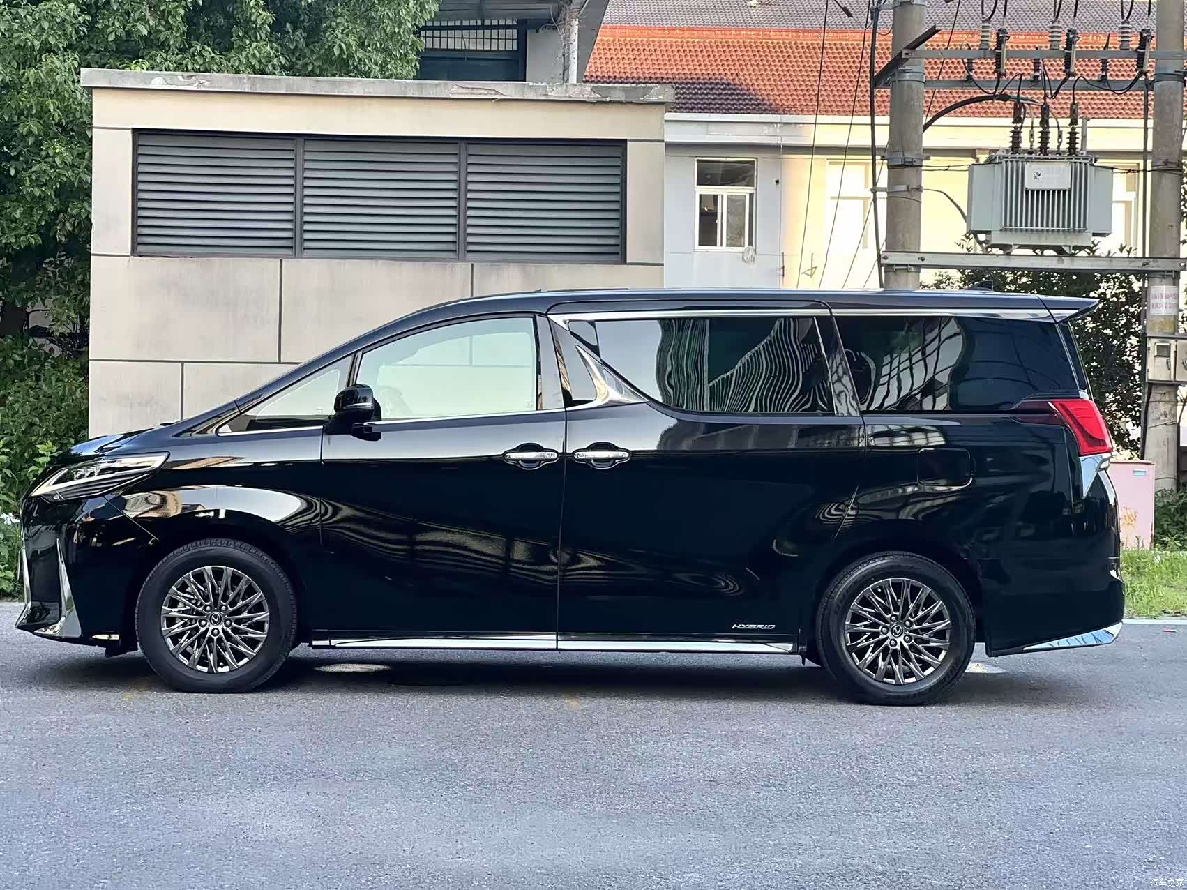 Lexus LM, 2022 7