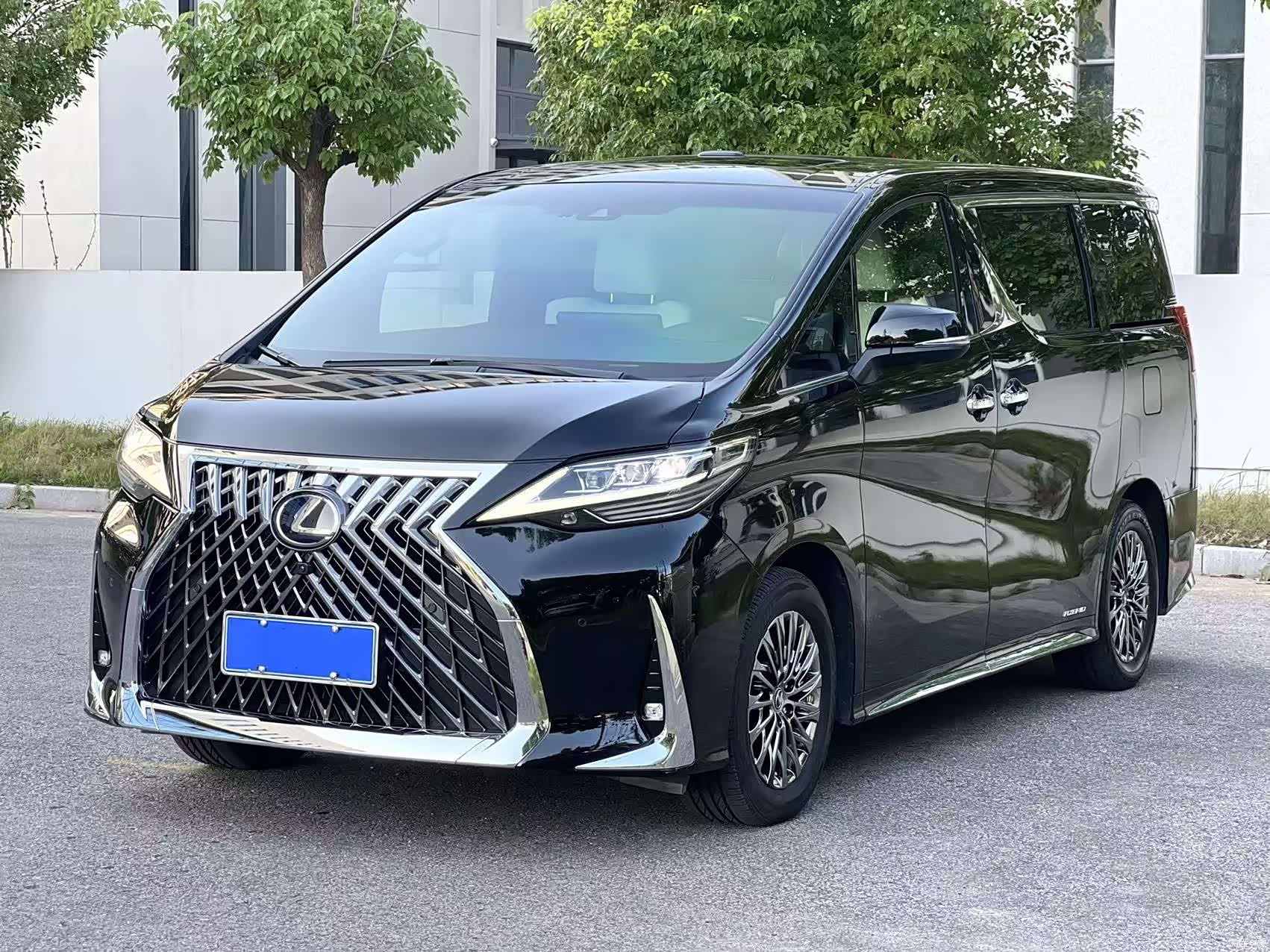 Lexus LM