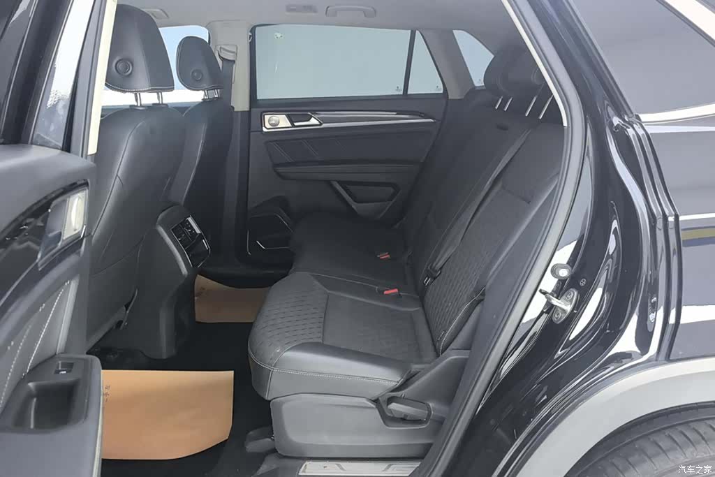 Volkswagen Teramont X, 2021 11
