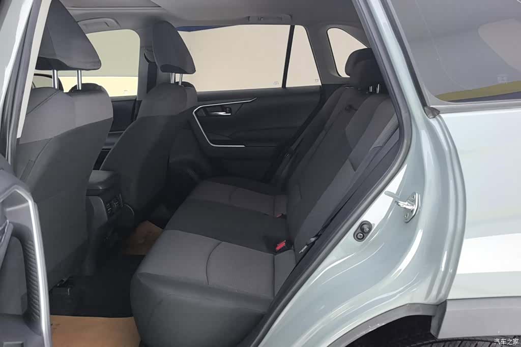 Toyota RAV4, 2020 11