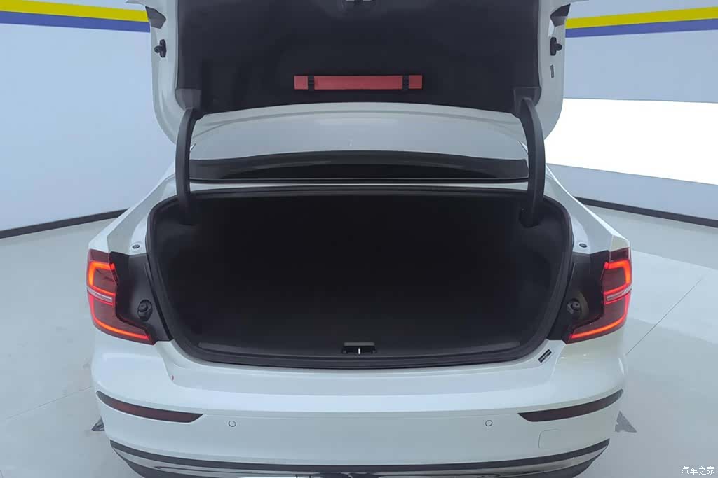 Volvo S60, 2024 4