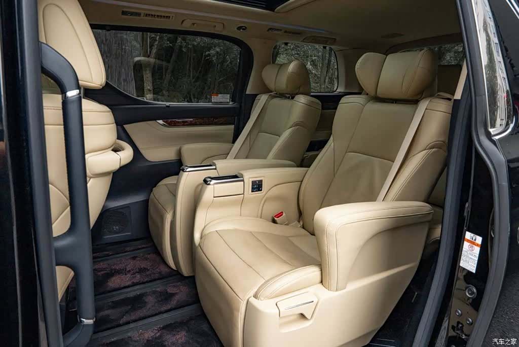 Toyota Alphard, 2019 8