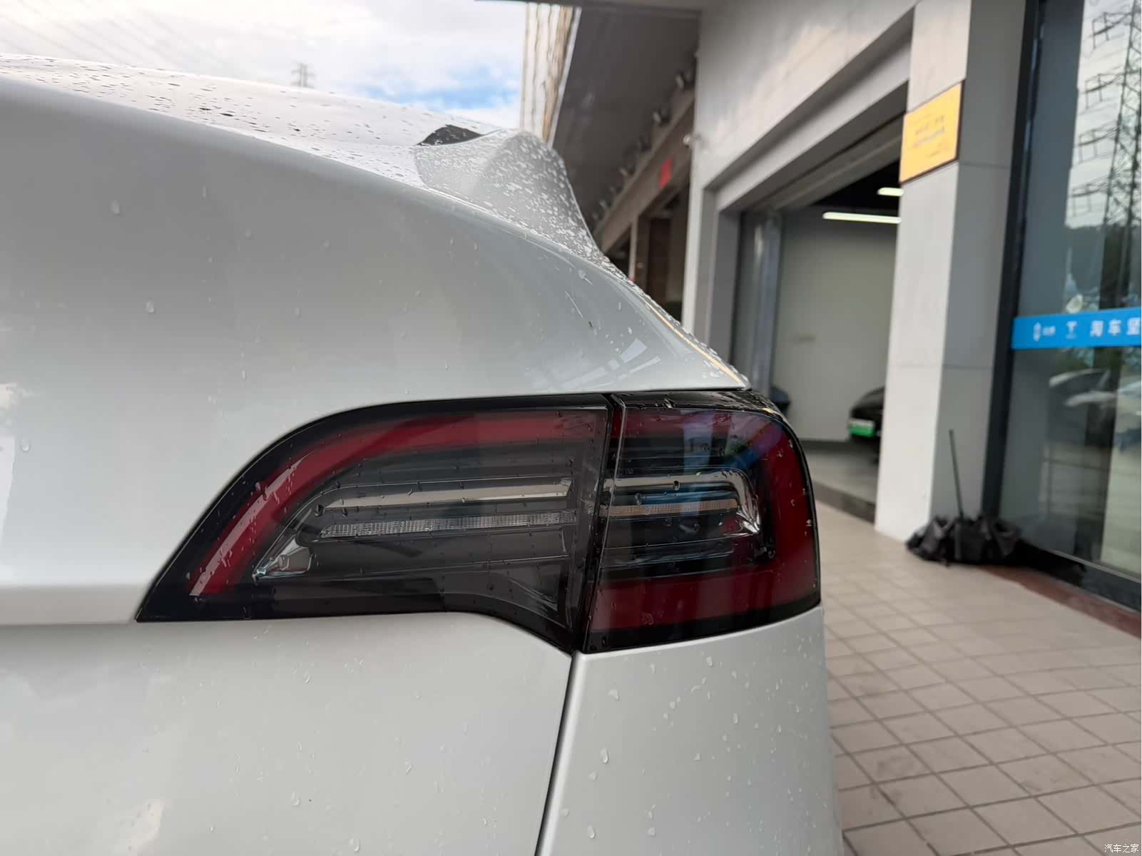 Tesla Model Y, 2023 18