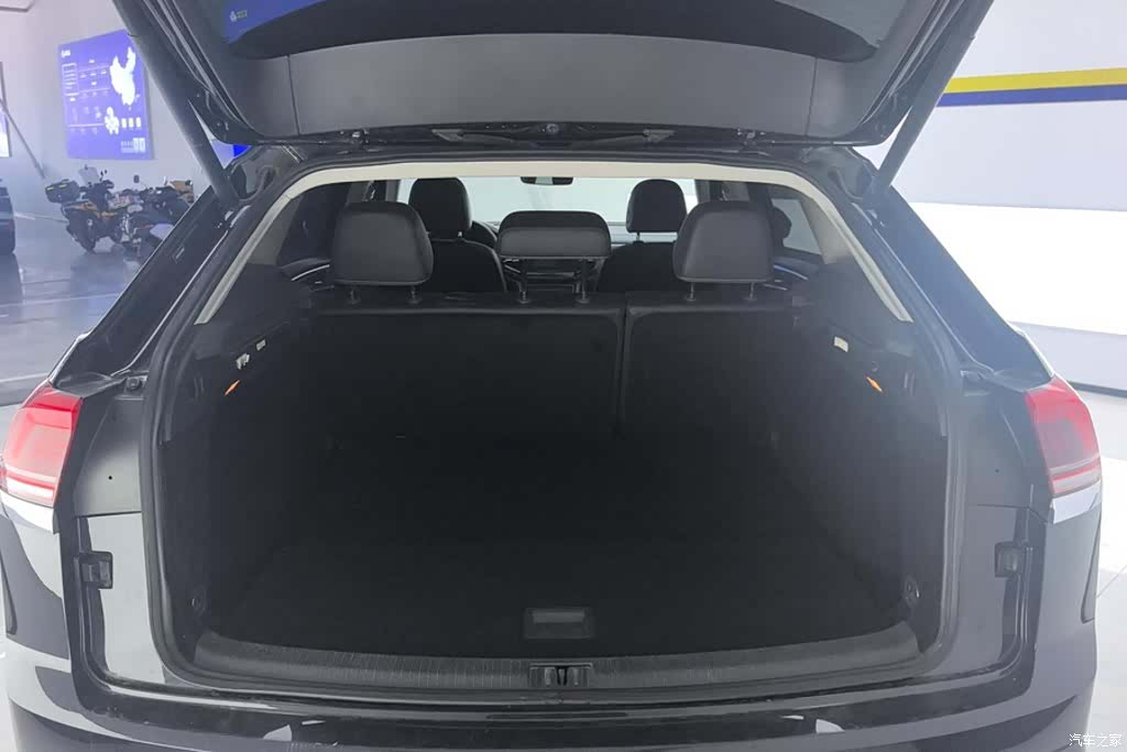 Volkswagen Teramont X, 2021 4