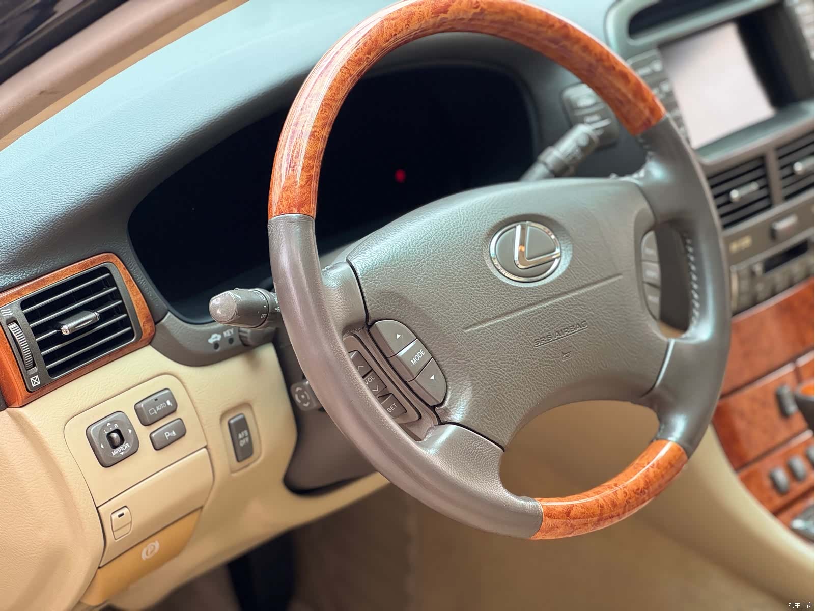 Lexus LS, 2005 14