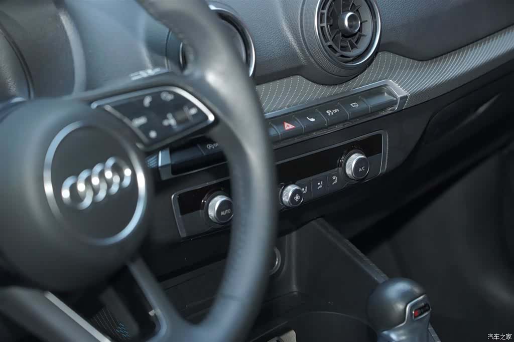 Audi Q2L, 2020 16
