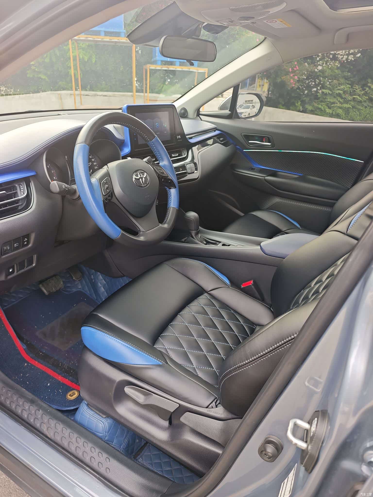 Toyota C-HR, 2021 все фото