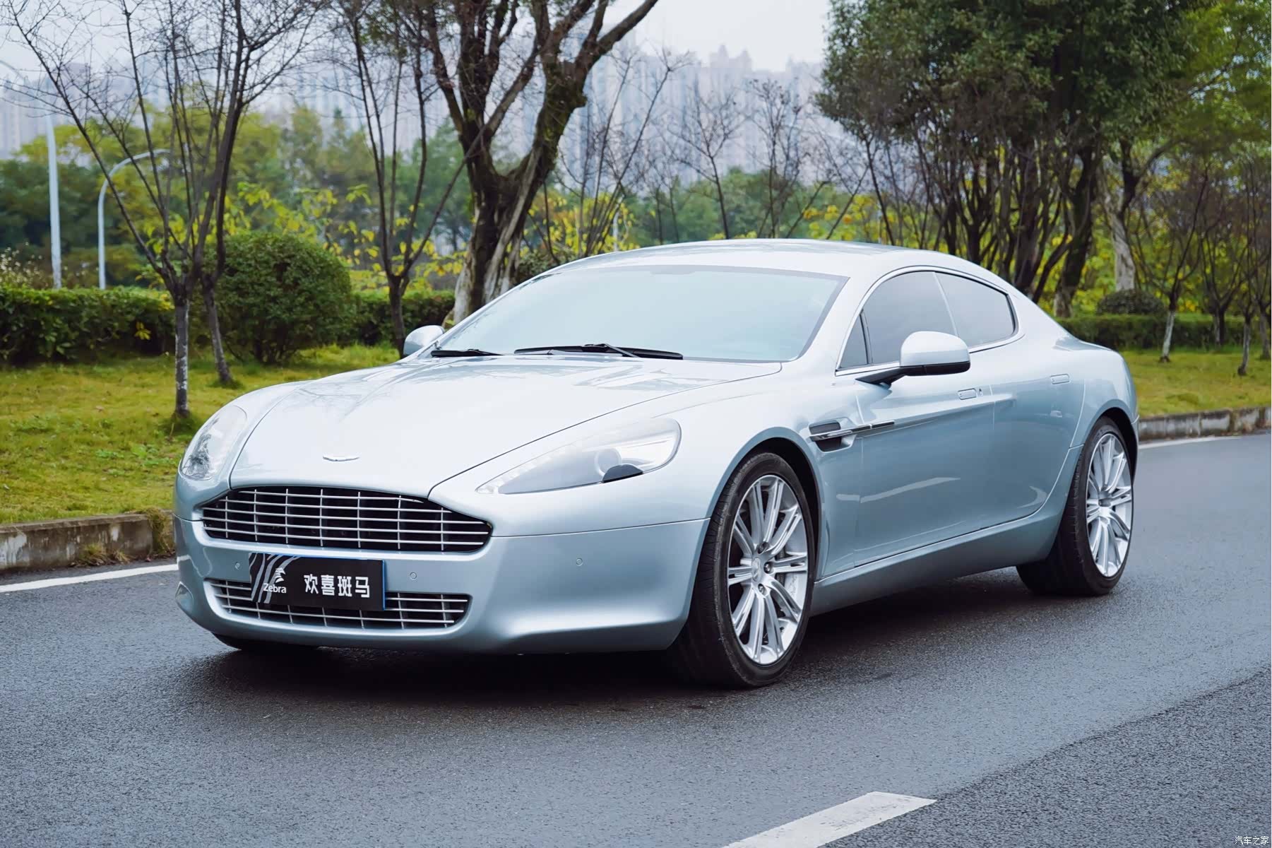 Aston Martin Rapide, 2012 1