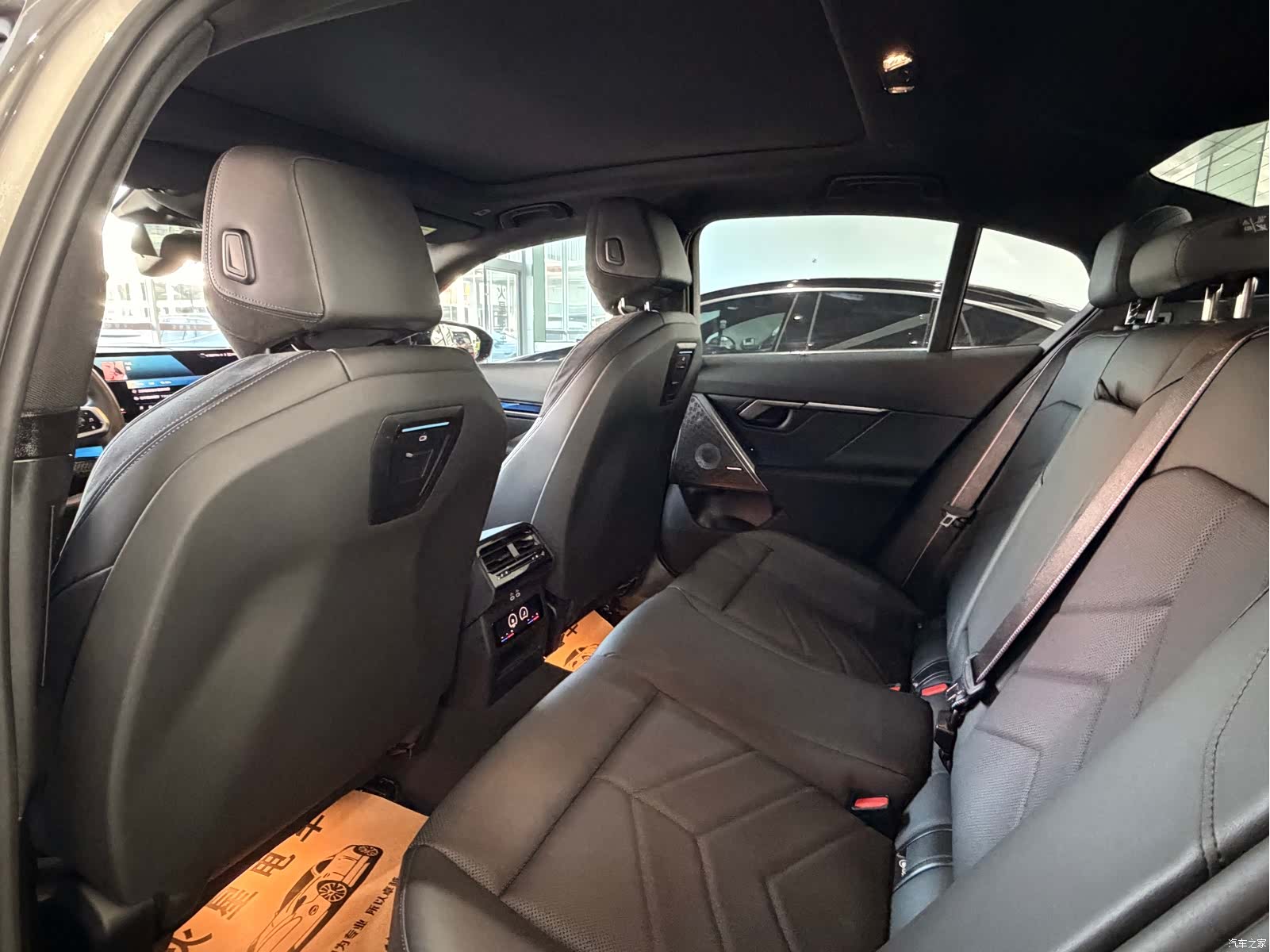 BMW i5, 2025 10