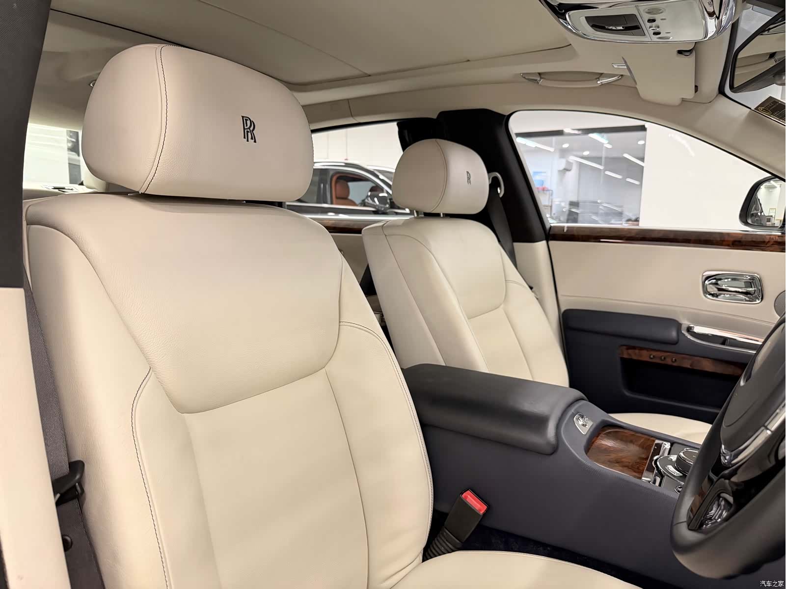 Rolls-Royce Ghost, 2015 8