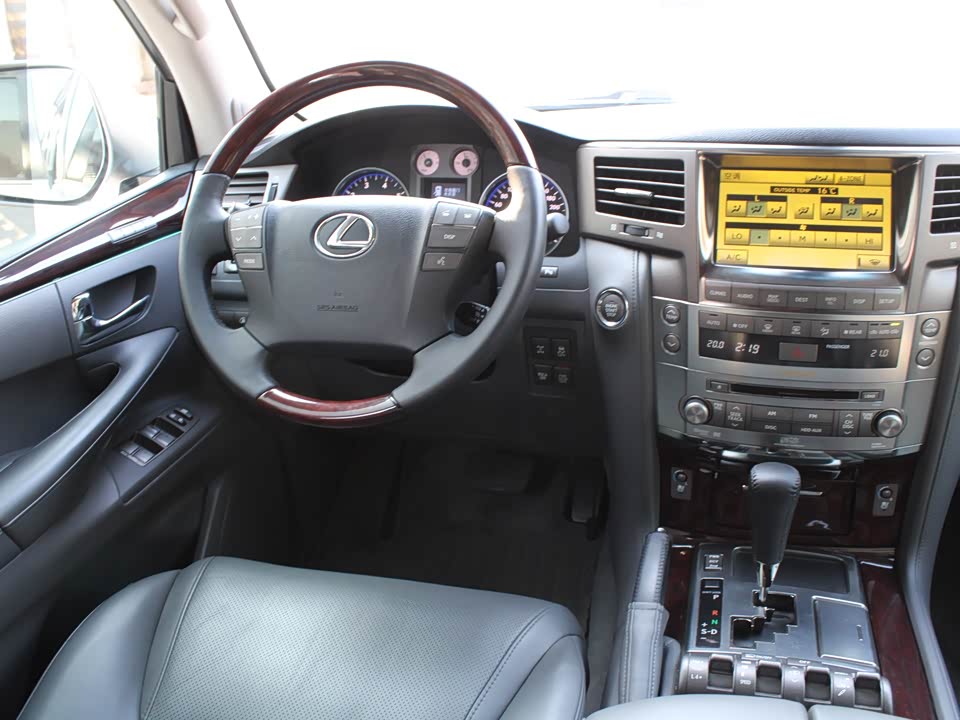 Lexus LX