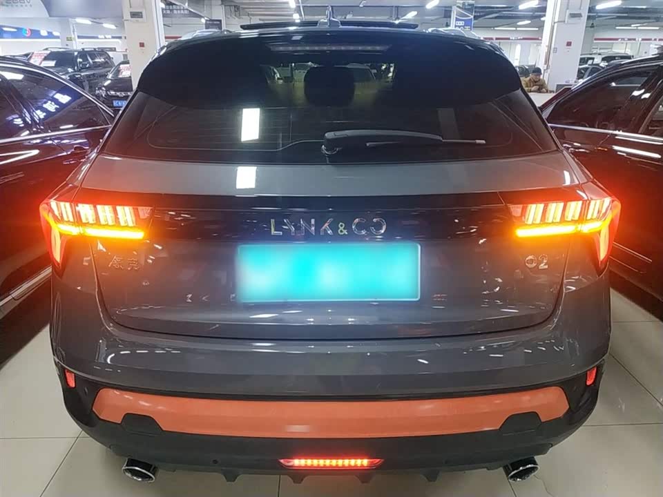 Lynk & Co 02