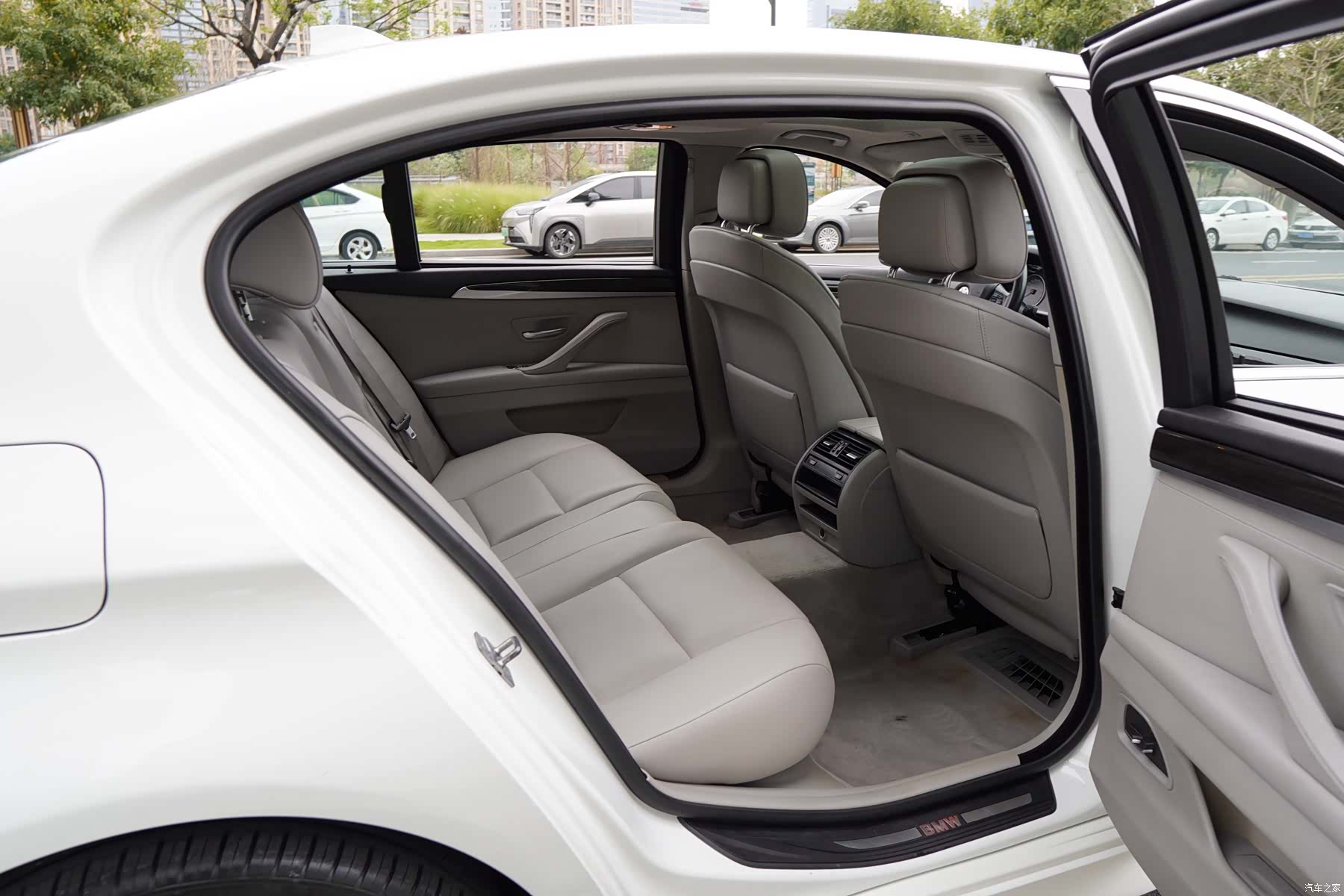 BMW 5 Series, 2012 16