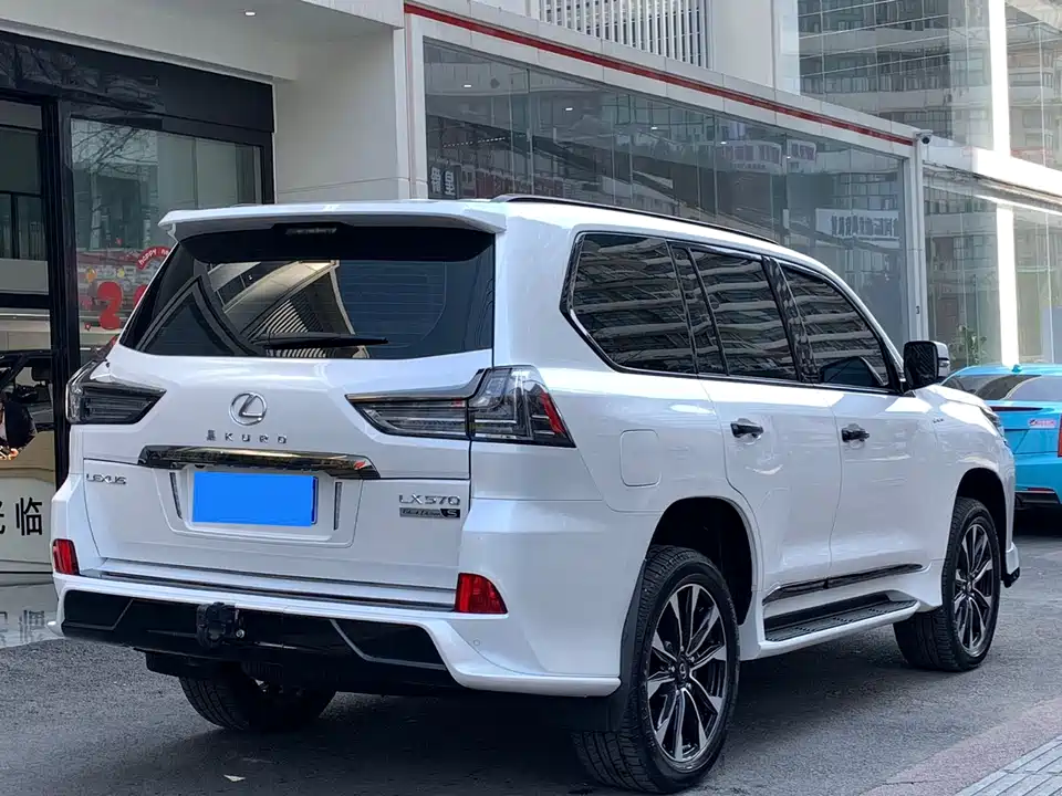 Lexus LX