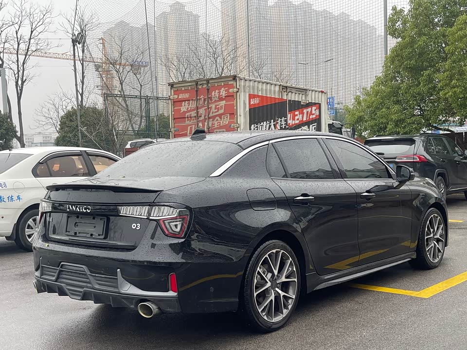 Lynk & Co 03