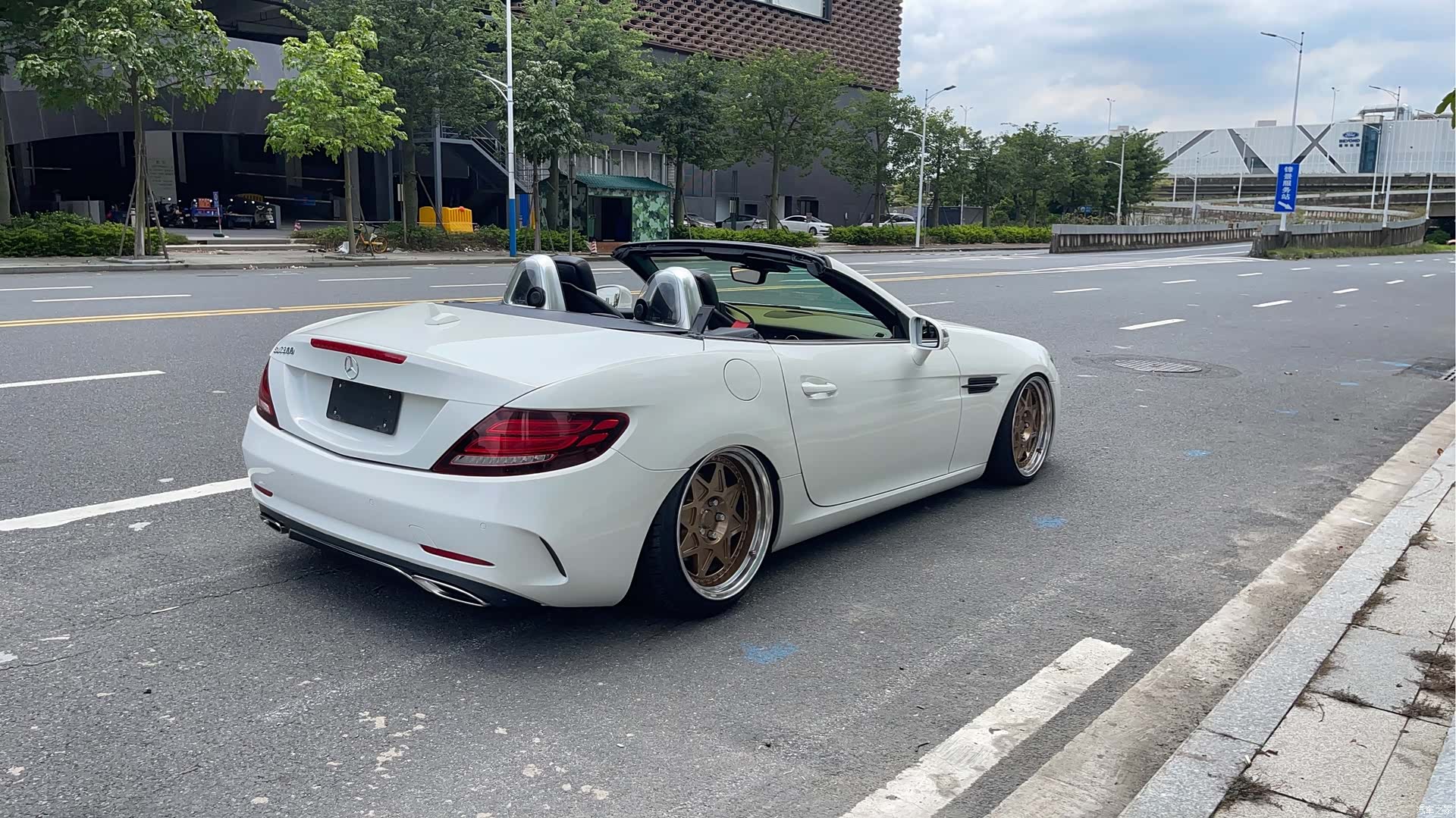 Mercedes-Benz SLC, 2018 11