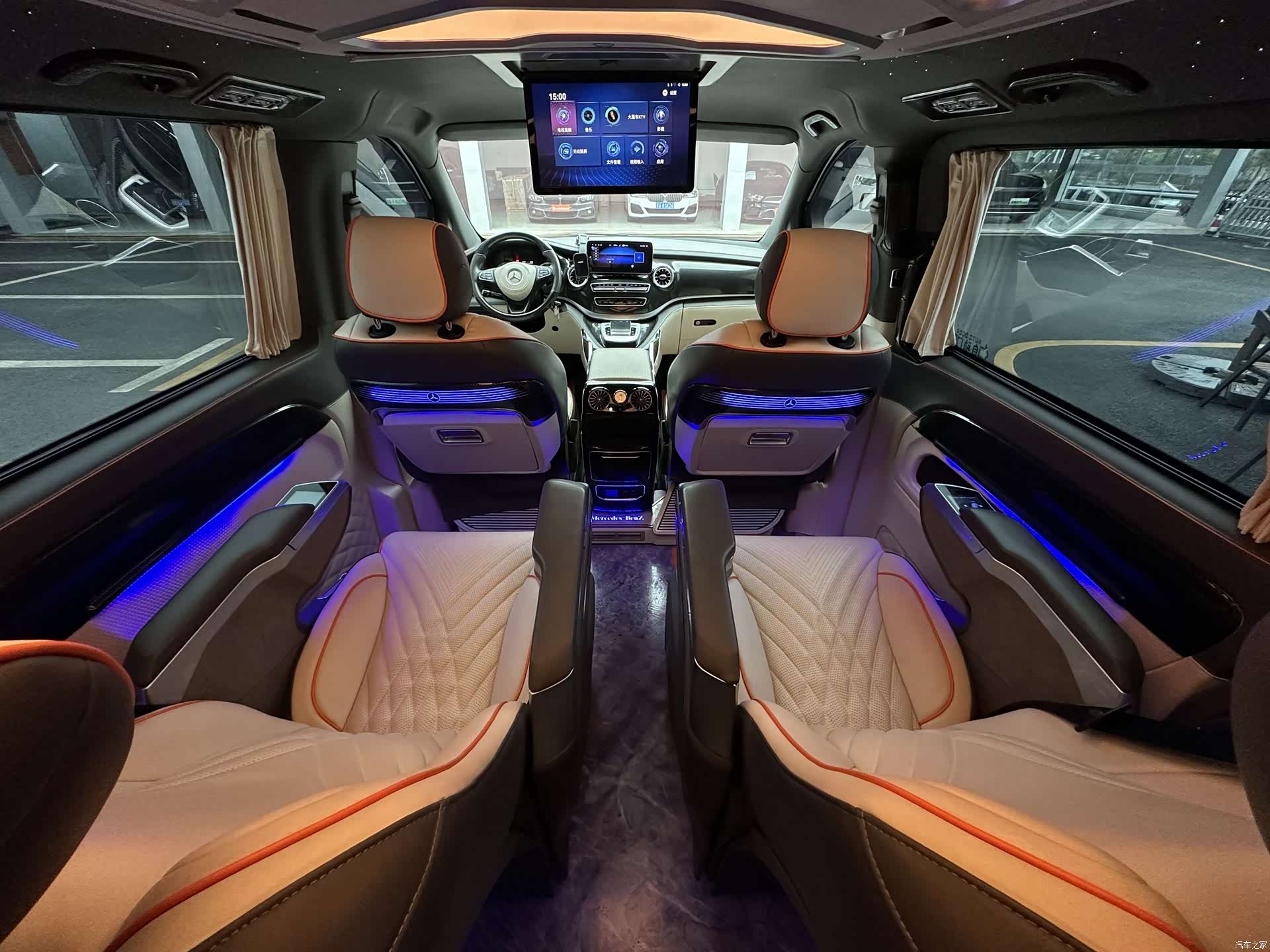 Mercedes-Benz 7, 2023 12