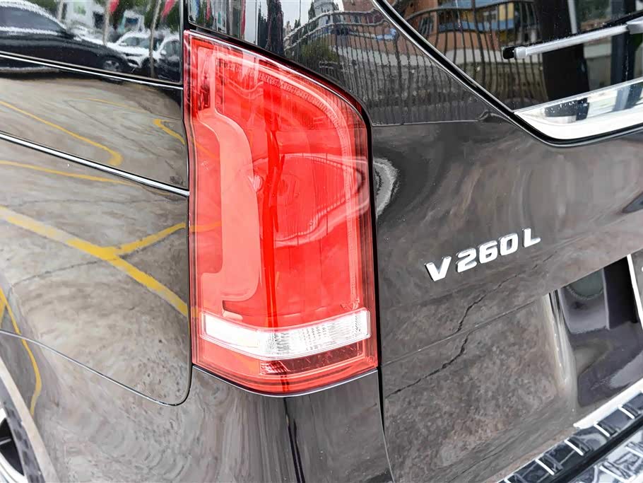 Mercedes-Benz V-class