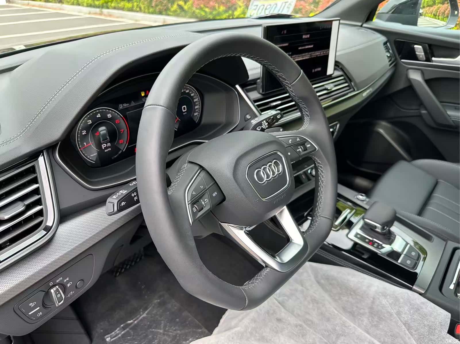 Audi Q5L, 1900 8