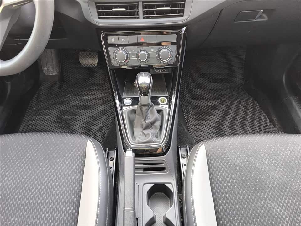 Volkswagen Exploring the shadow