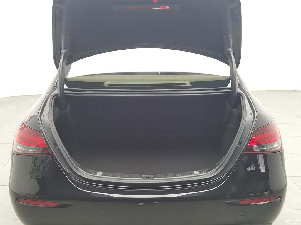 Mercedes-Benz E-Class, 2022 16