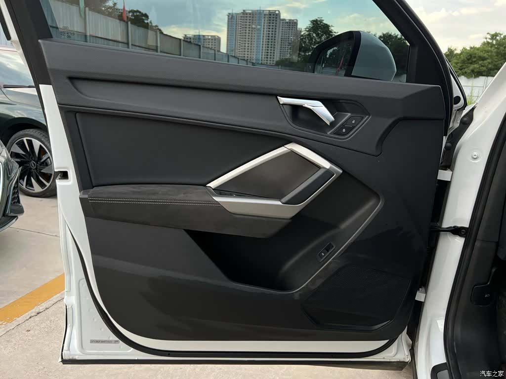 Audi Q3, 2022 10