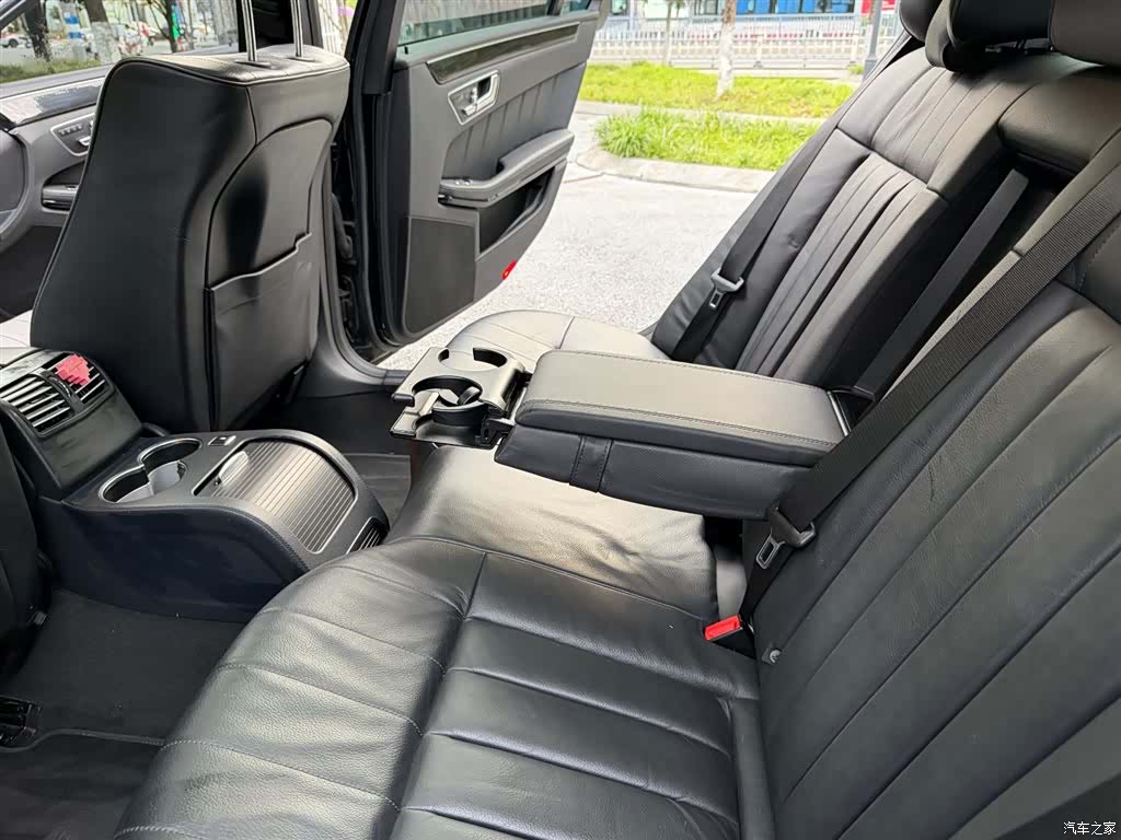 Mercedes-Benz E-Class, 2015 25