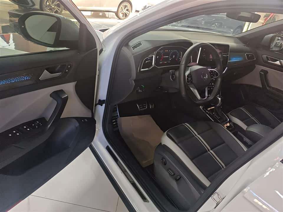 Volkswagen T-ROC exploring Songs