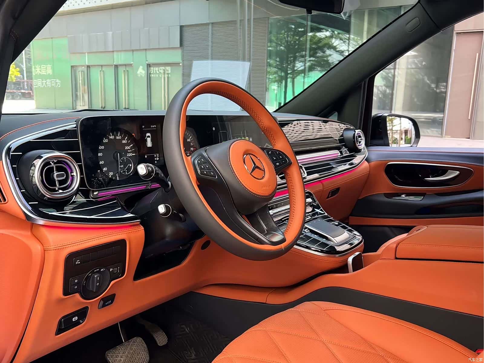 Mercedes-Benz 7, 2020 9
