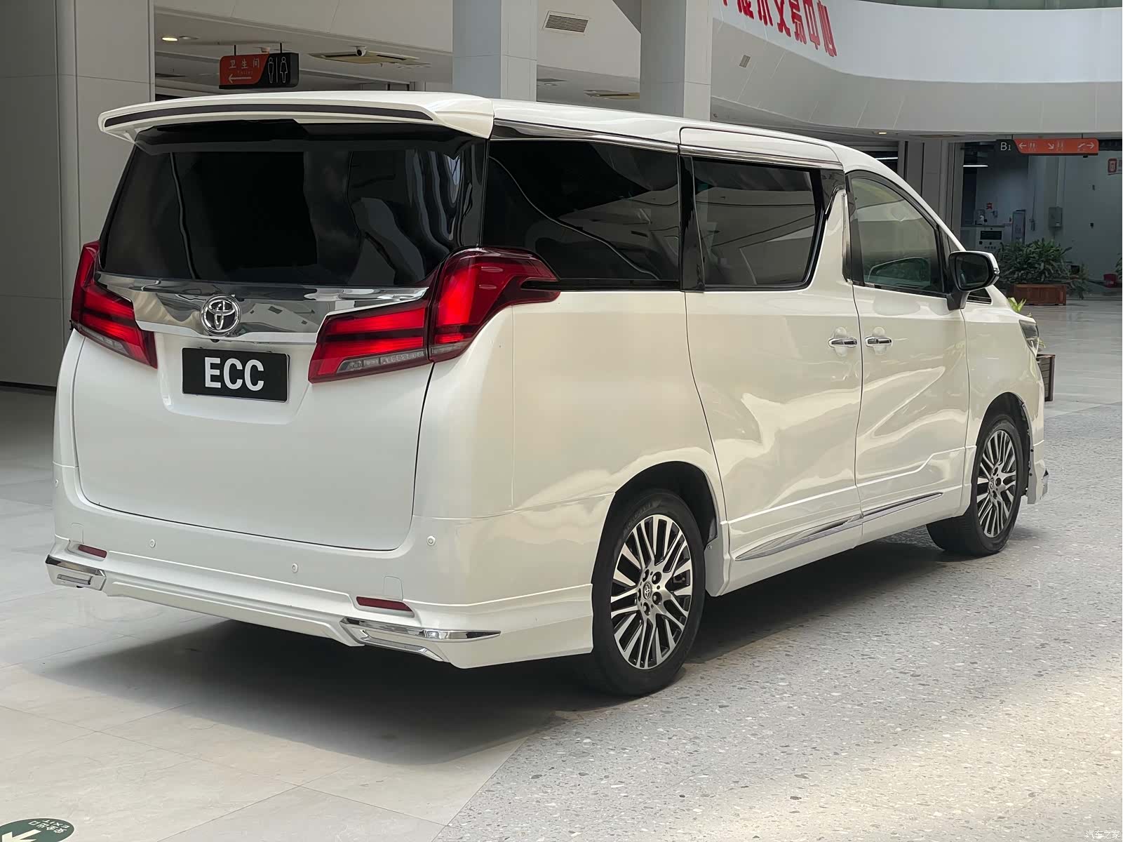Toyota Alphard, 2011 все фото