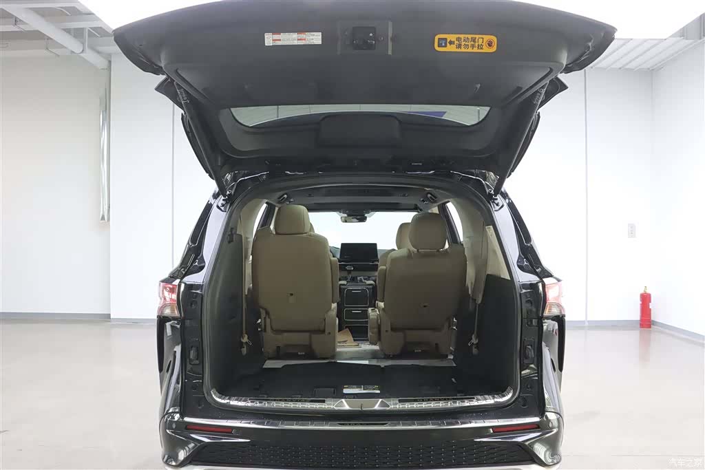 Toyota Granvia, 2023 29