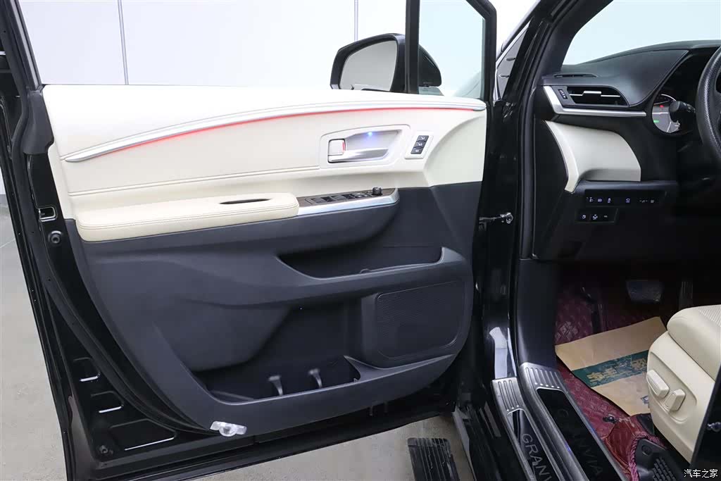 Toyota Granvia, 2023 11