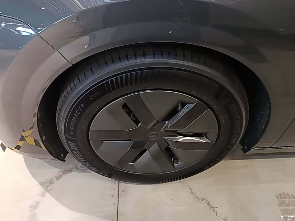 Li Auto MEGA, 2025 23