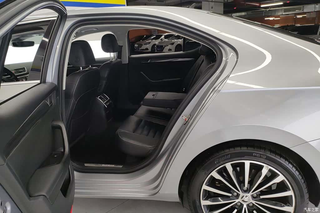 Skoda Superb, 2018 11
