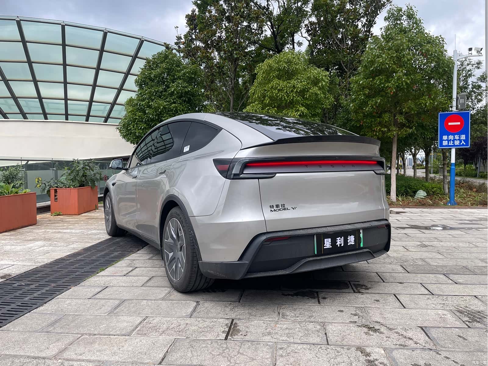 Tesla Model Y, 2025 все фото