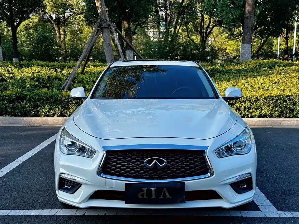 Infiniti Q50L