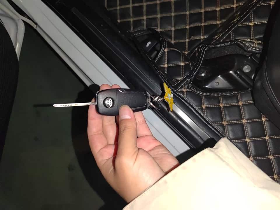 Toyota YARiS L to enjoy