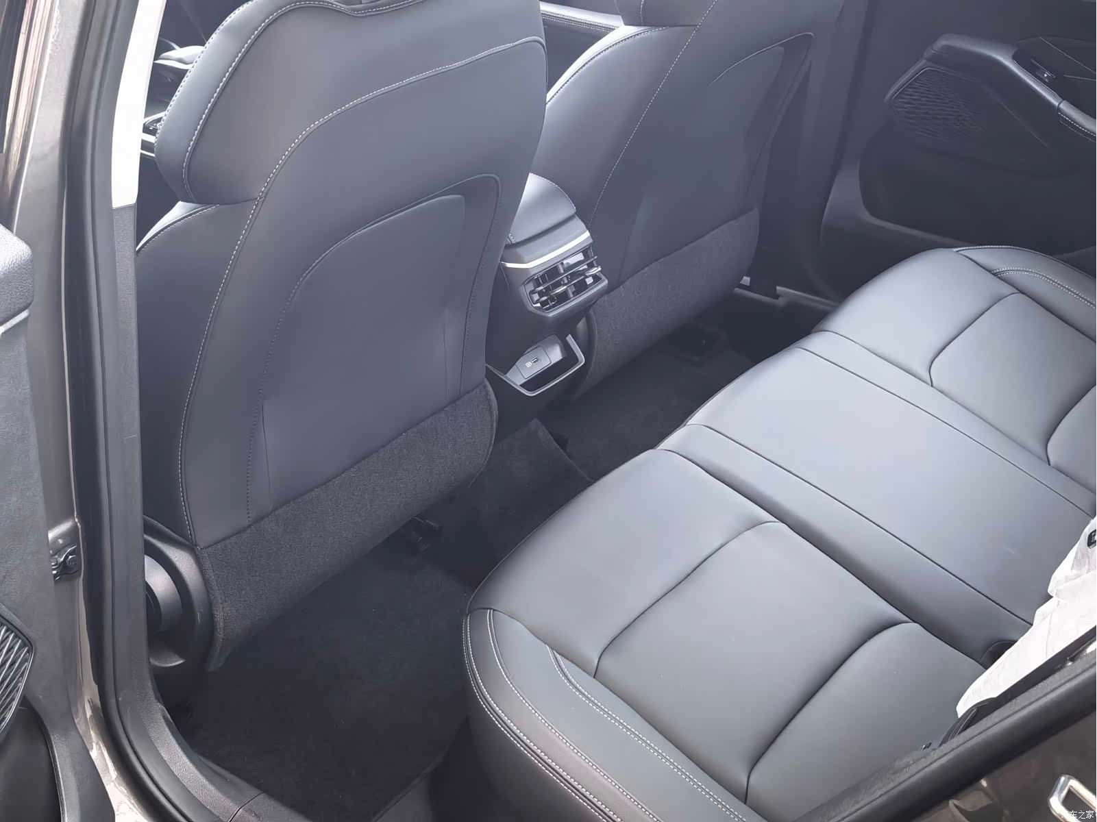 Geely Emgrand, 2026 4