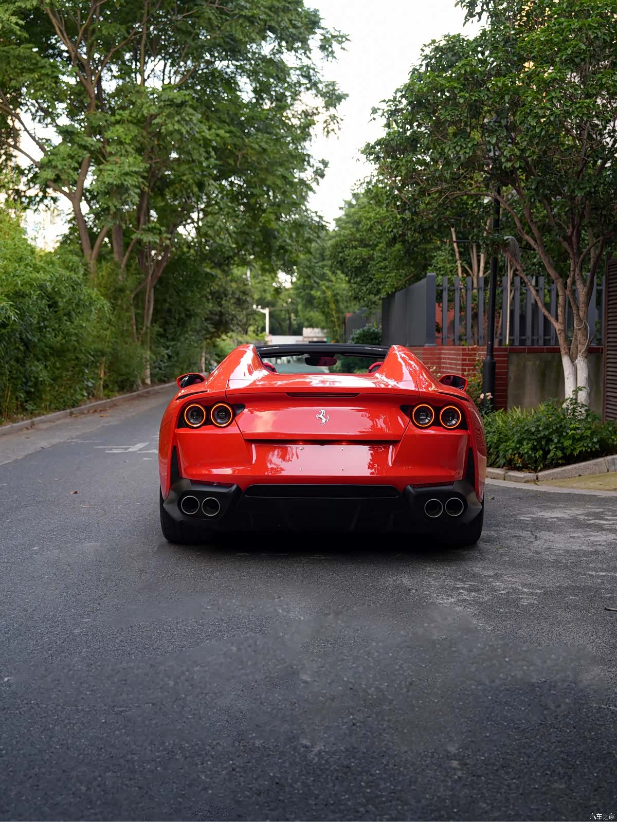 Ferrari 812, 2021 7