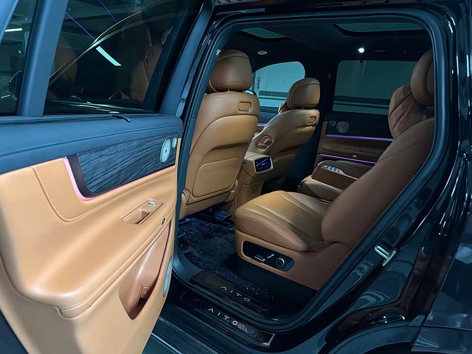 AITO Ask the world M9