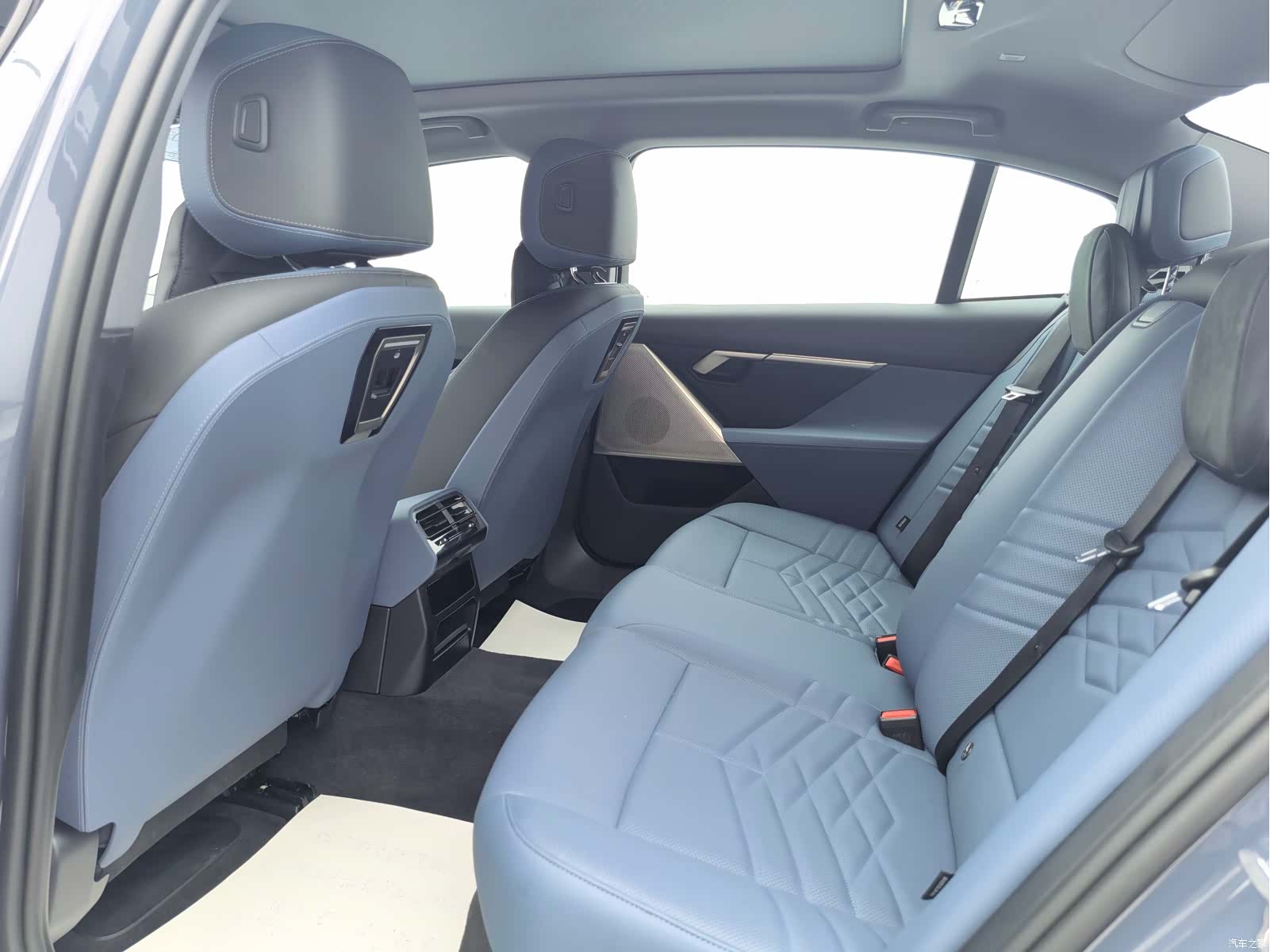 BMW i5, 2025 все фото