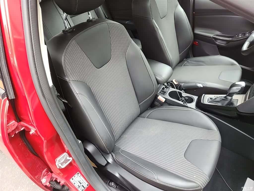 Ford Focus, 2015 25