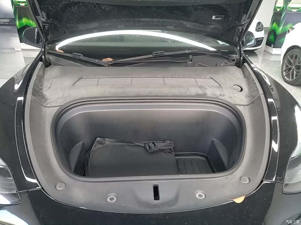 Tesla Model Y, 2023 20