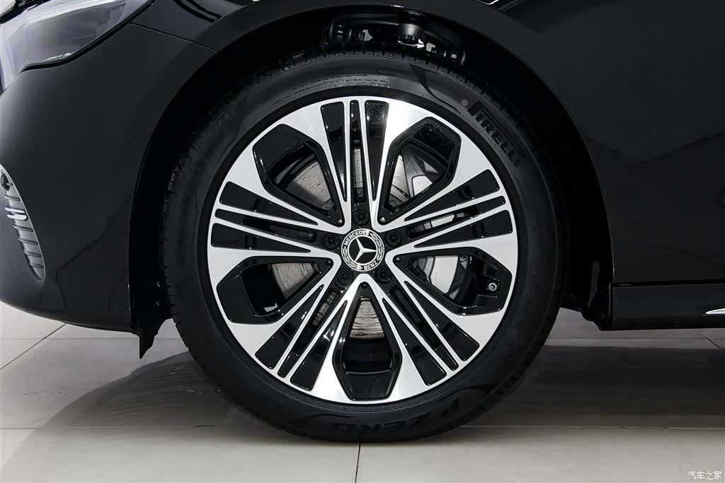 Mercedes-Benz E-Class, 2026 11