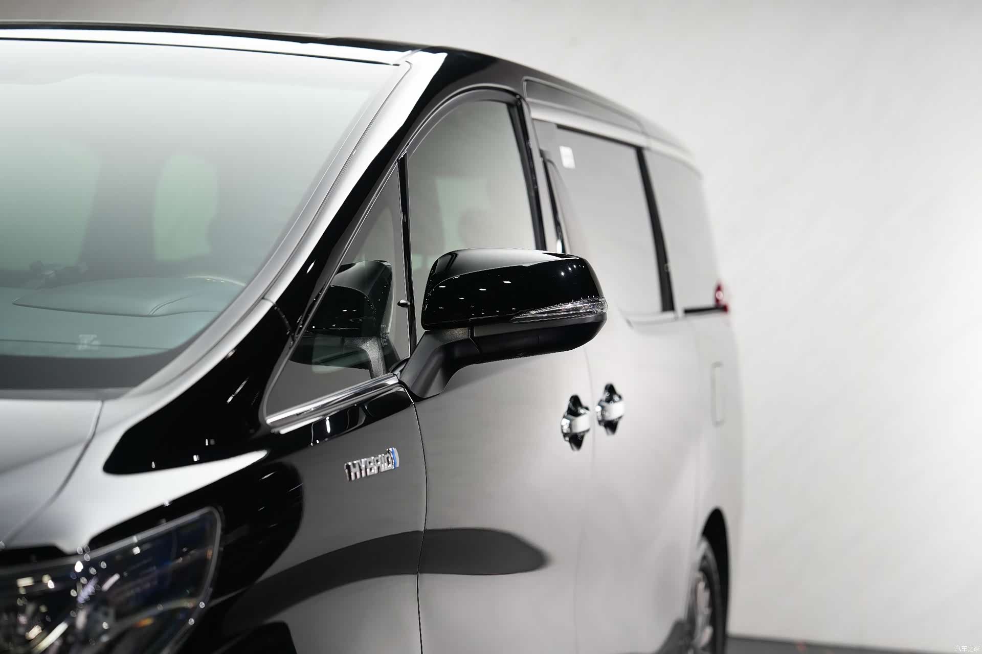 Toyota Alphard, 2022 все фото