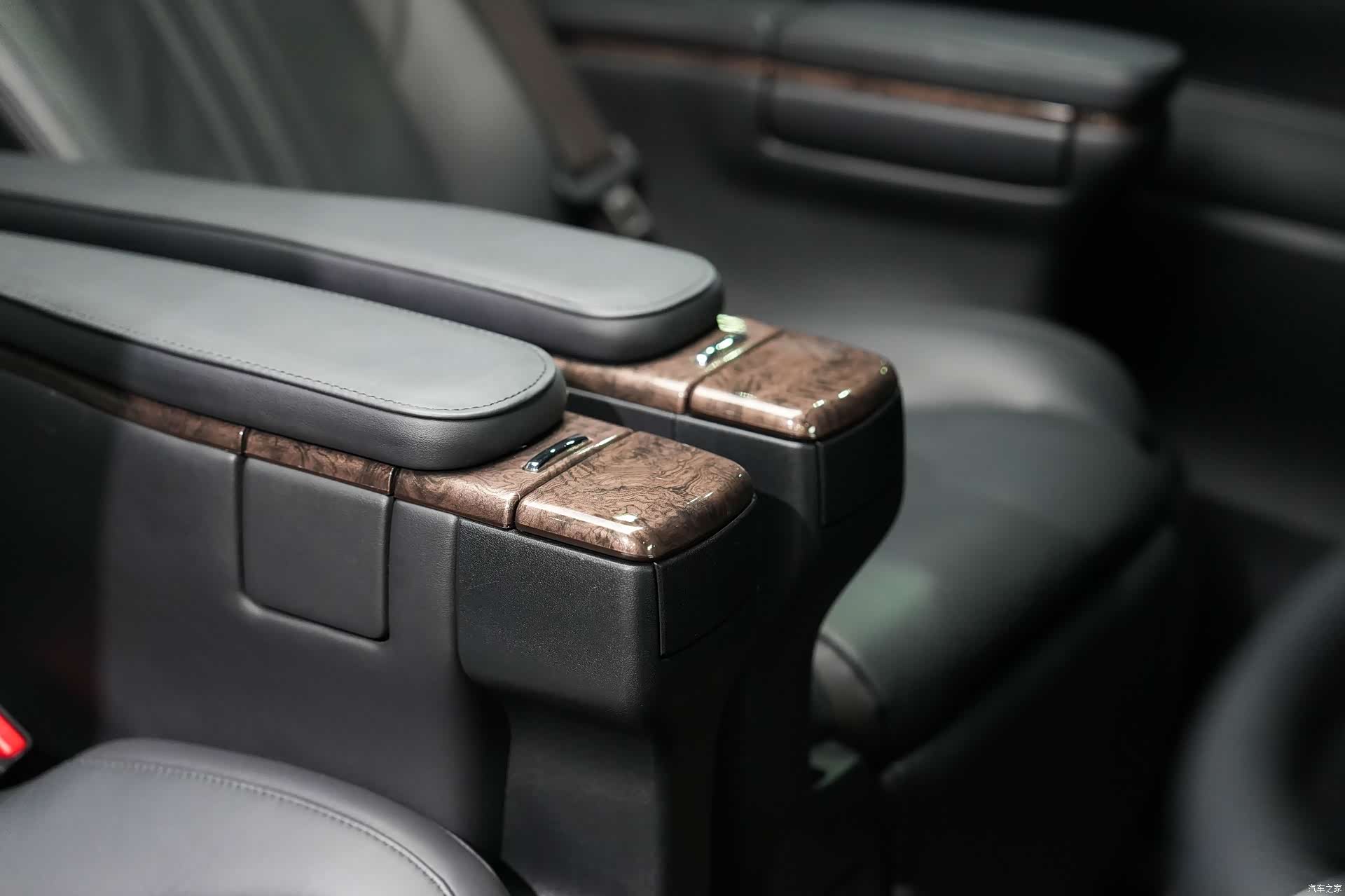 Toyota Alphard, 2022 28