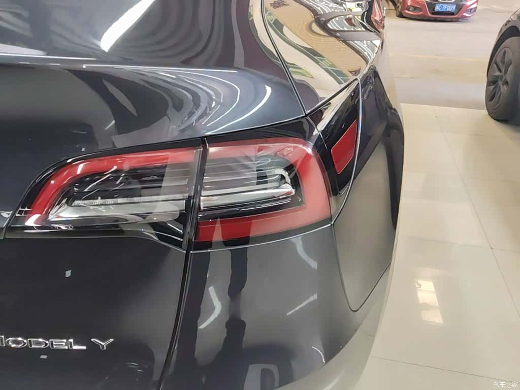 Tesla Model Y, 2024 8