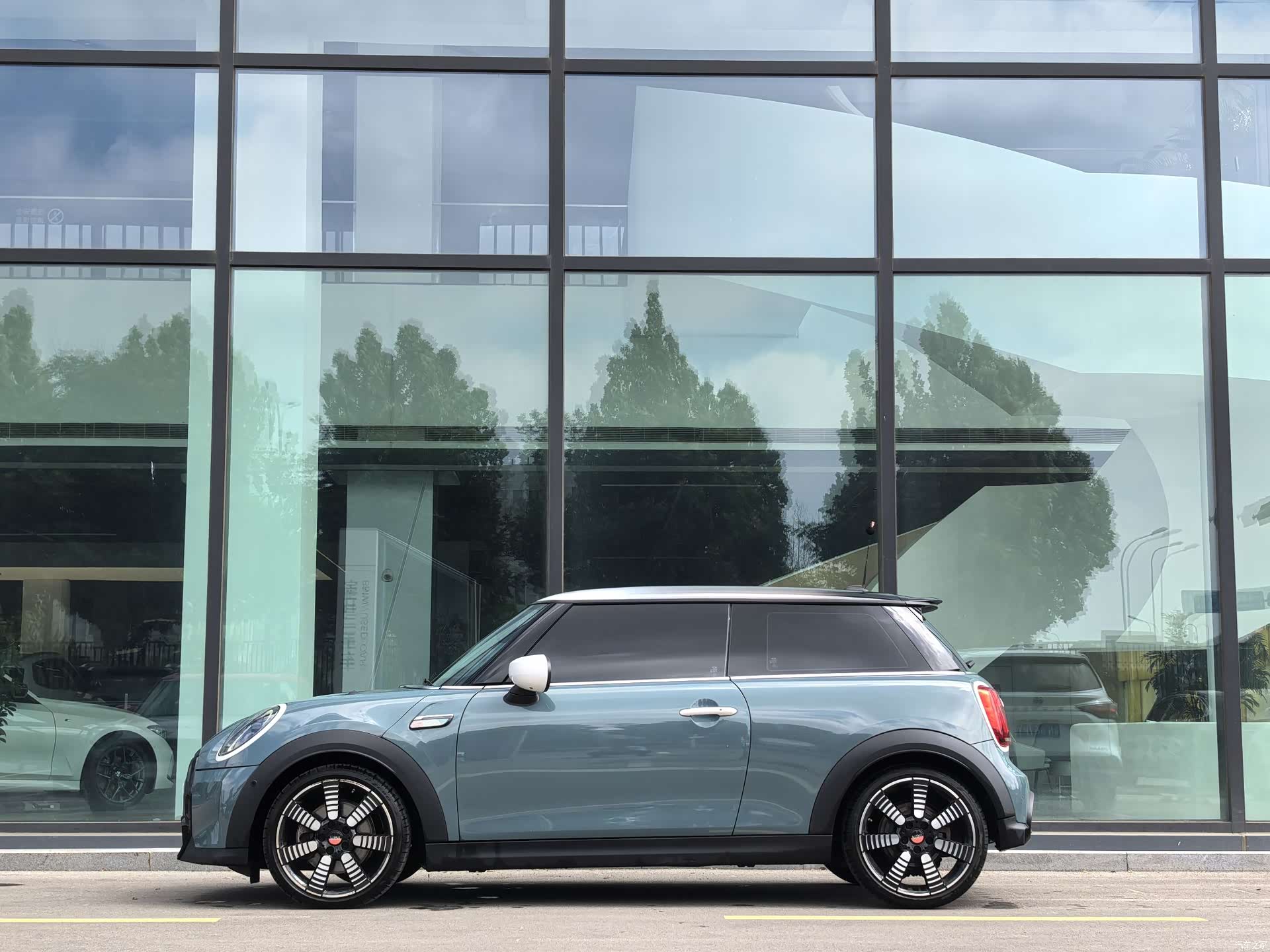 Mini Cooper, 2023 3