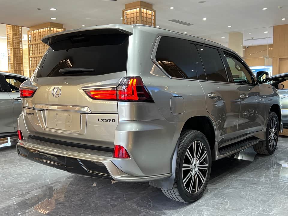 Lexus LX