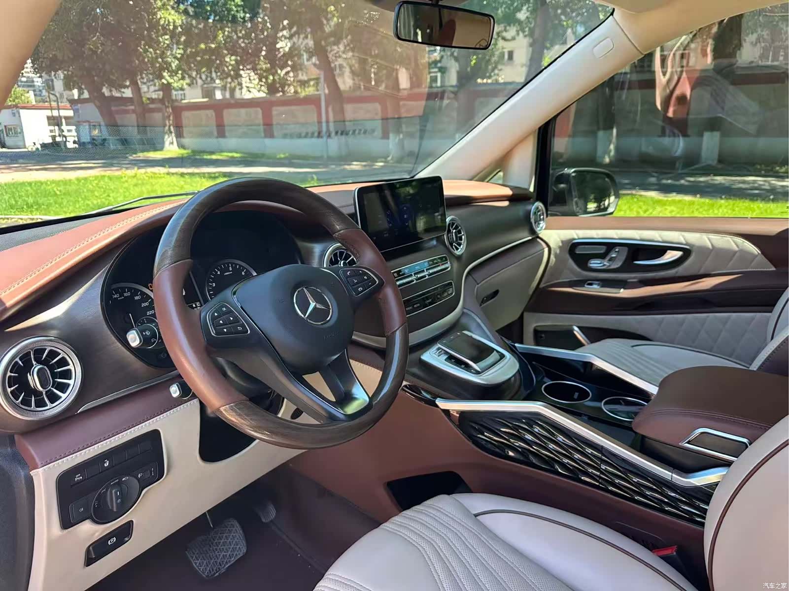 Mercedes-Benz 7, 2023 9